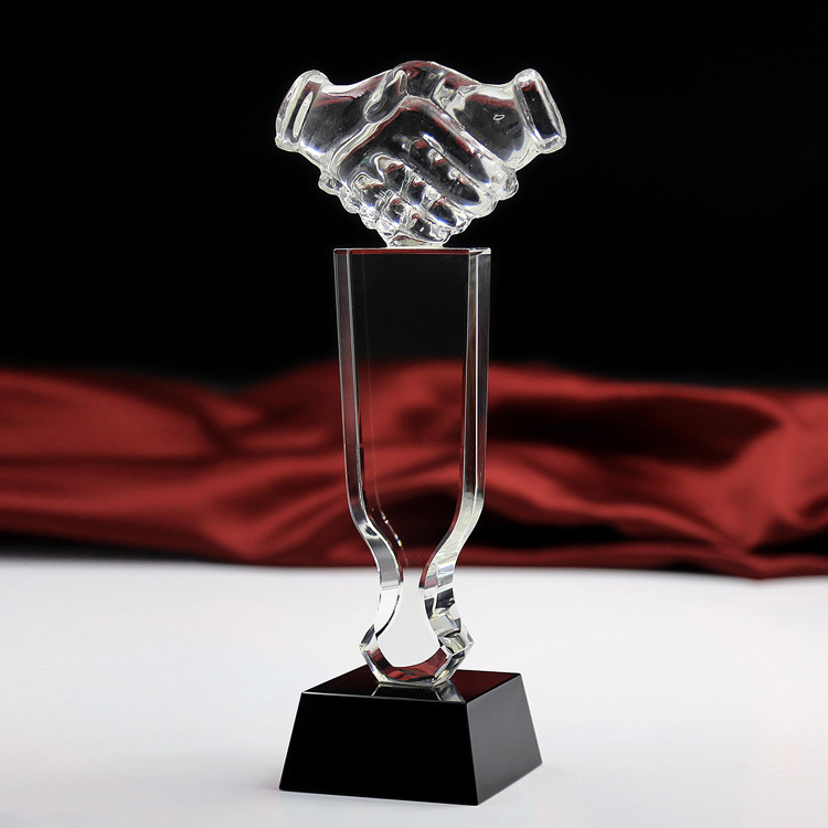 激光雕刻高透闪亮K9人造光学水晶玻璃奖杯握手奖杯奖牌