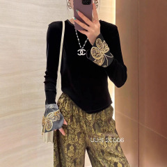 经典黑色为底 华贵优雅质感金蝶缝珠袖显瘦打底丝绒小衫秋款112