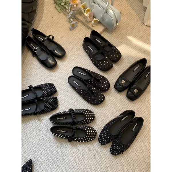Stylish Mary Jane shoes for women, 2026 spring collection, classic black, with rhinestone embellishments, square toe, shallow vamp, and low heel, ballet flats