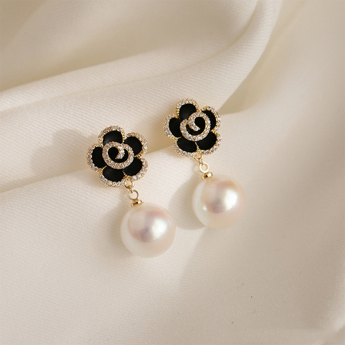 S925 Silver Needles Korean Black Rose Pearl Flower Earrings for Women - Elegant, Sophisticated, and Luxurious 3D Petal Design