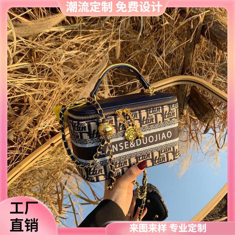 輕奢復古刺繡盒子包包女2024新款高顏值小金球鏈條手提包網紅女包