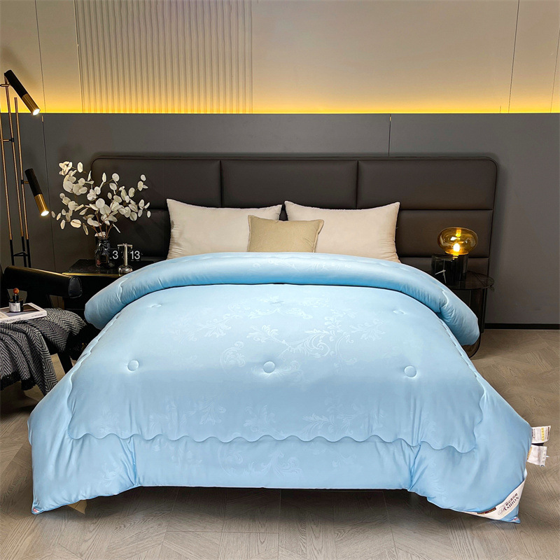 부드럽고 따뜻한 실크이불 [엠보싱블루]