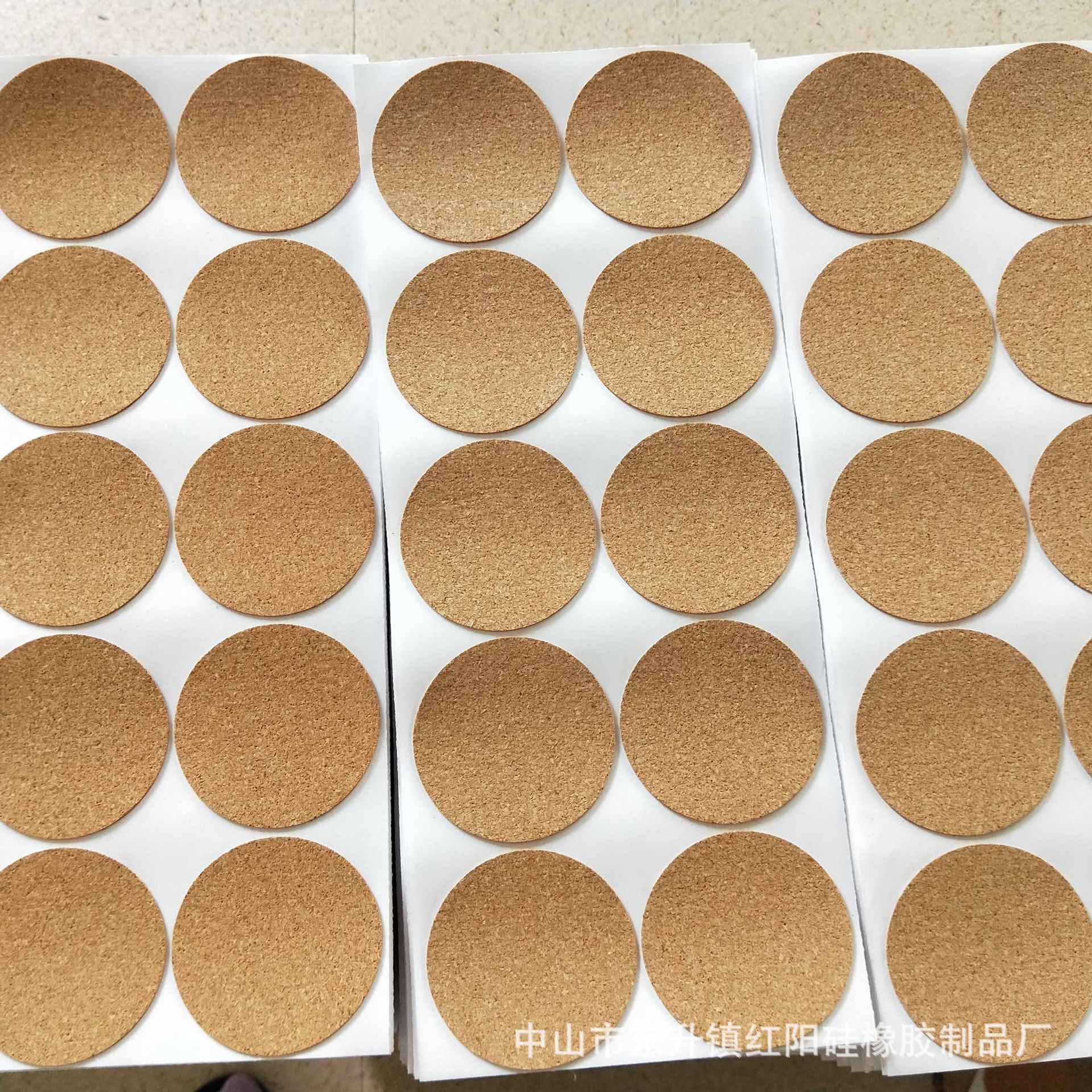 供应玻璃垫片自粘方形软木垫片 软木垫 背胶软木隔热垫 水松垫片