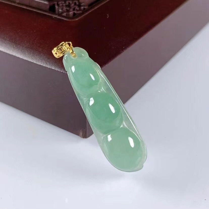 Mặt dây chuyền ngọc bích tự nhiên A hình đậu phúc lộc dát vàng 18k — Với giấy chứng nhận trang sức, Không có chứng chỉ