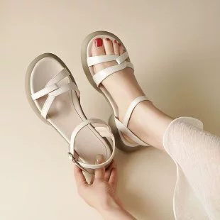 Трансграничная 2025 новая летняя толстая подошва для кексов женская пряжка