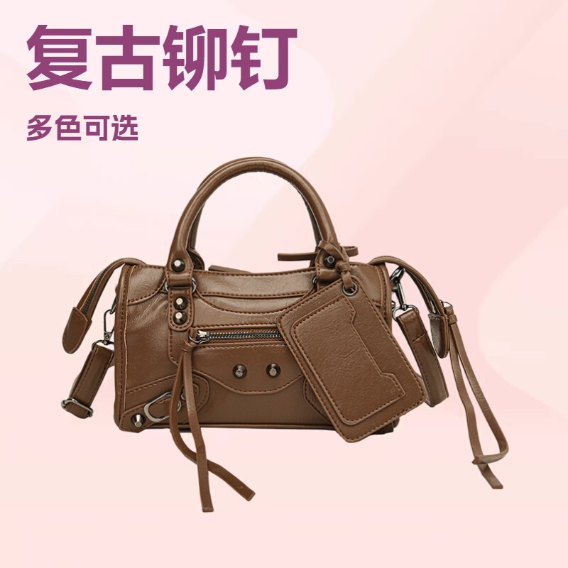 Motorcycle handbag bag for women 2023 new cross-border foreign trade retro rivet pillow bag fashion trendy shoulder messenger bag