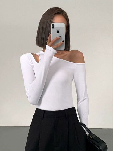 Women's Black Strappy Tank Top for Autumn/Winter Long Sleeve Slim Fit Innerwear Sexy Shoulder-Baring Bone-Exposing Shoulder Design Top