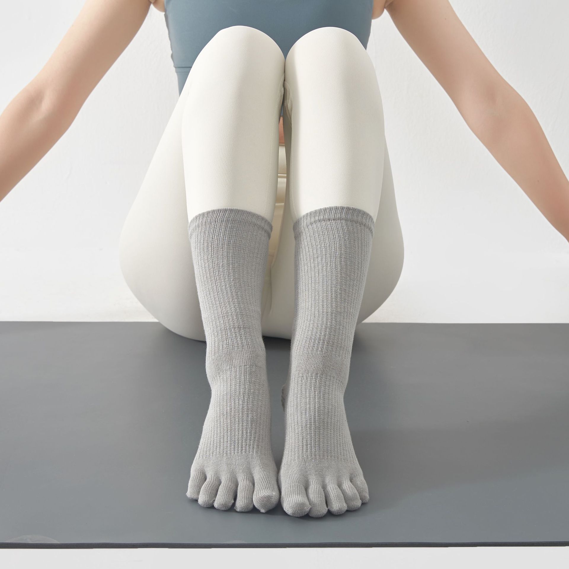 Calcetines de Yoga de presión profesional alto-top Pilates calcetines deportivos dispensación antideslizante algodón mediados de la pantorrilla Comercio exterior dedo del pie Calcetines