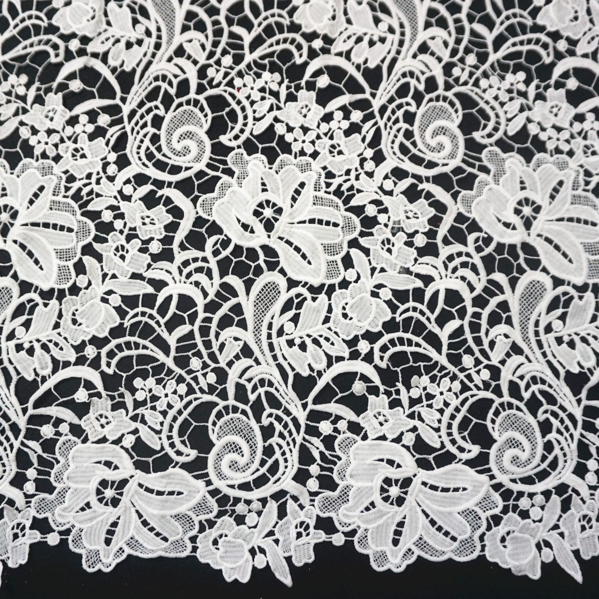 厂家直销新款 满幅花边 牛奶丝水溶花边刺绣布料蕾丝面料服装辅料