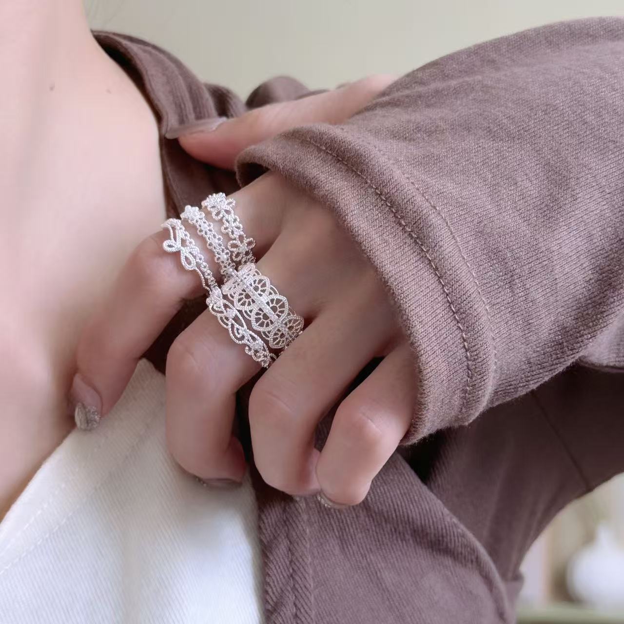 超仙蕾丝花朵皇冠蝴蝶结戒指女时尚潮流气质通勤可调节戒子指环