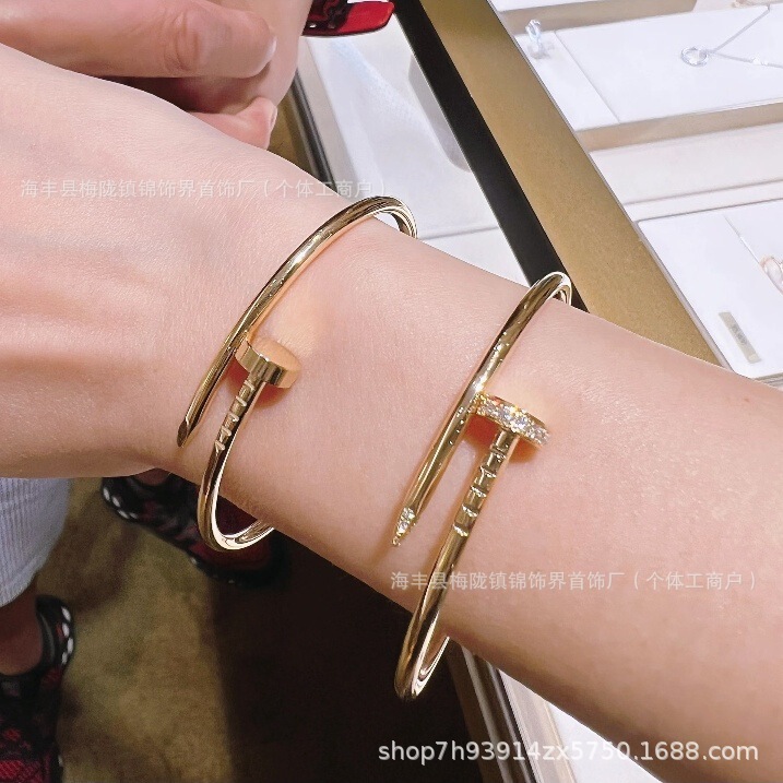 Kajia nail bracelet, high-end 18K gold plated, classic design, luxurious feel, ins style, wide and narrow versions, diamond-encrusted bracelet, unisex Kajia nail bracelet, high-end 18K gold plated, classic design, luxurious feel, ins style, wide and narrow versions, diamond-encrusted bracelet, unisex