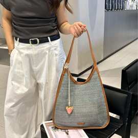 高级感度假风草编包女2026新款时尚百搭单肩腋下通勤妈咪旅游包潮
