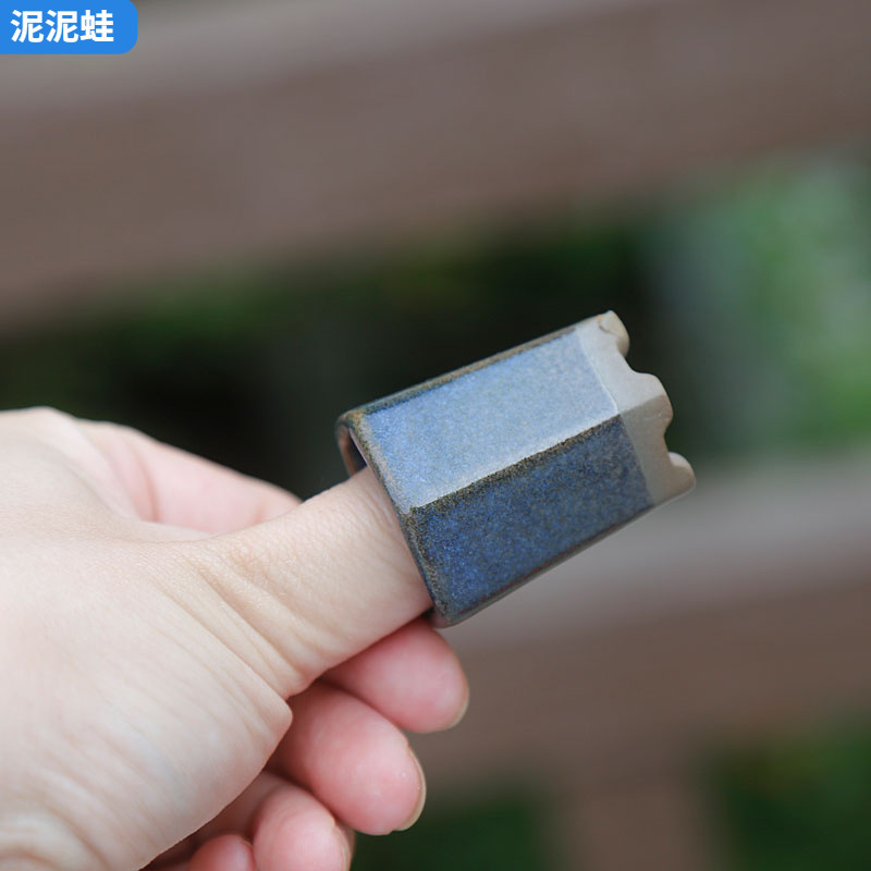 親指のたらいのミニ手作りは紫砂の粗い陶陶磁器の桃の卵の葉をまねて苗を挿します。|undefined
