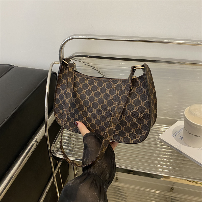 Bolsa de hombro coreana de estilo extranjero con textura de 2024, nueva bolsa de moda de mujer, bolsa de luna media luna, impresión retro, bolsa de tramo pequeño.