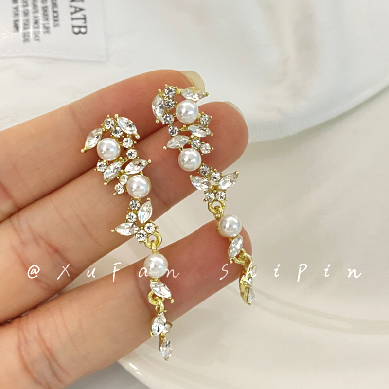 Minimalist Long Butterfly Pearl Niche Light Luxury Style High-end Fashion Exquisite Earrings_voghion.com