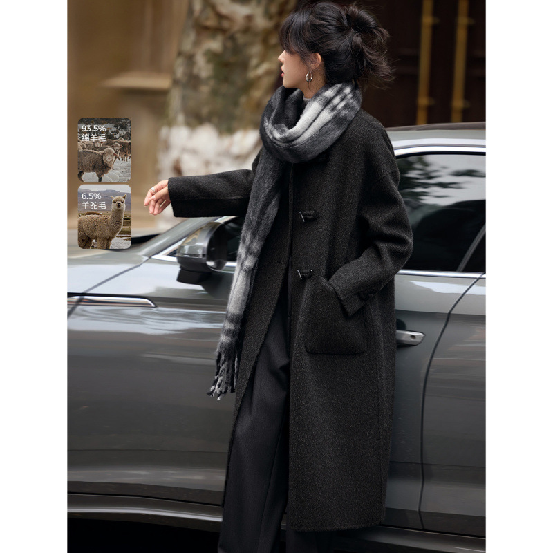 2025冬季新款牛角扣直筒长款手工双面羊毛大衣女气质百搭立体图案