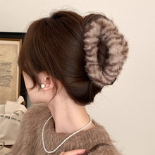 秋冬豹纹毛绒抓夹女2025新款后脑勺高级感大号盘发鲨鱼夹发夹头饰