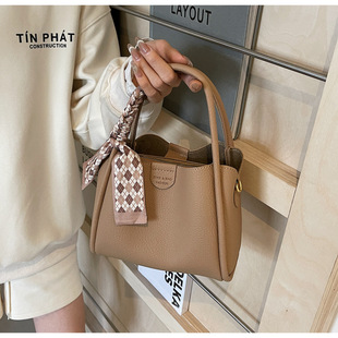 This Year's Popular Vegetable Basket Handbag Women's 2025 New Soft Leather Bucket Bag Casual Work Clothing Shoulder Crossbody Bag