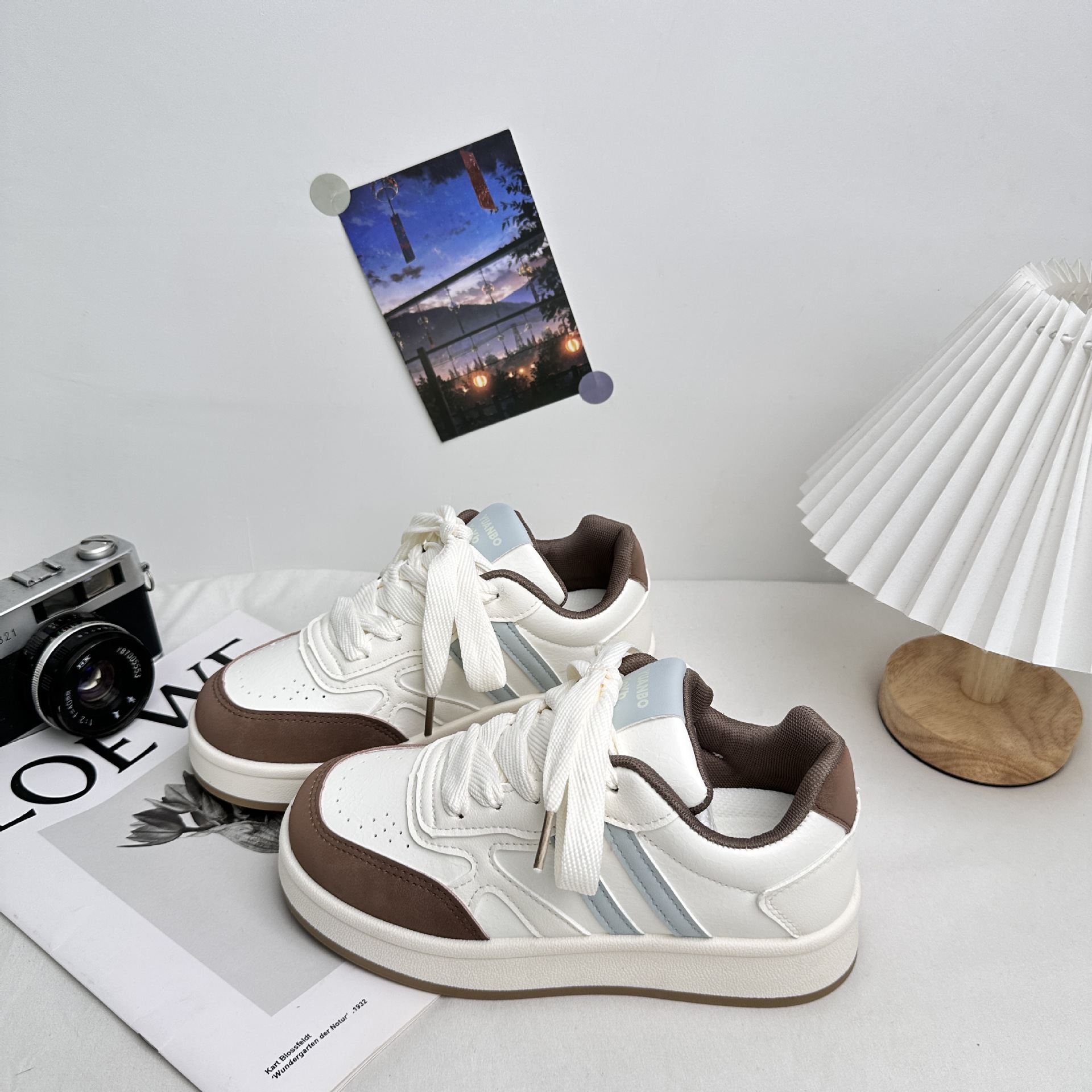 Zapatillas de deporte para estudiantes de primavera de onda lejana, tendencia de todo fósforo para mujer, zapatos blancos Harajuku 2025 nuevos zapatos de lona coreanos en nombre del cabello