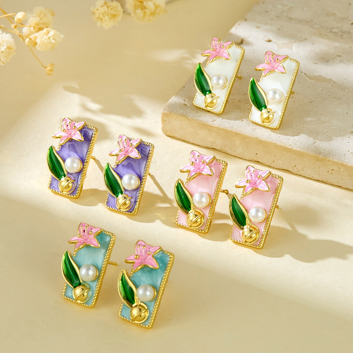 Pendientes de flores de aceite de gota de perlas con incrustaciones retro francesas transfronterizas, pendientes de flores pintadas de esmalte de alta calidad de lujo ligero