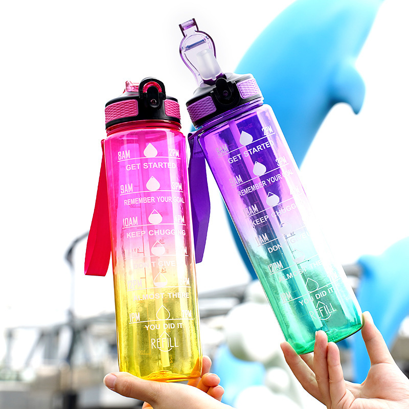 Gradiente hervidor de agua de gran capacidad taza de paja deportes al aire libre fitness regalos transfronterizos al por mayor de dos colores de plástico transparente taza de agua