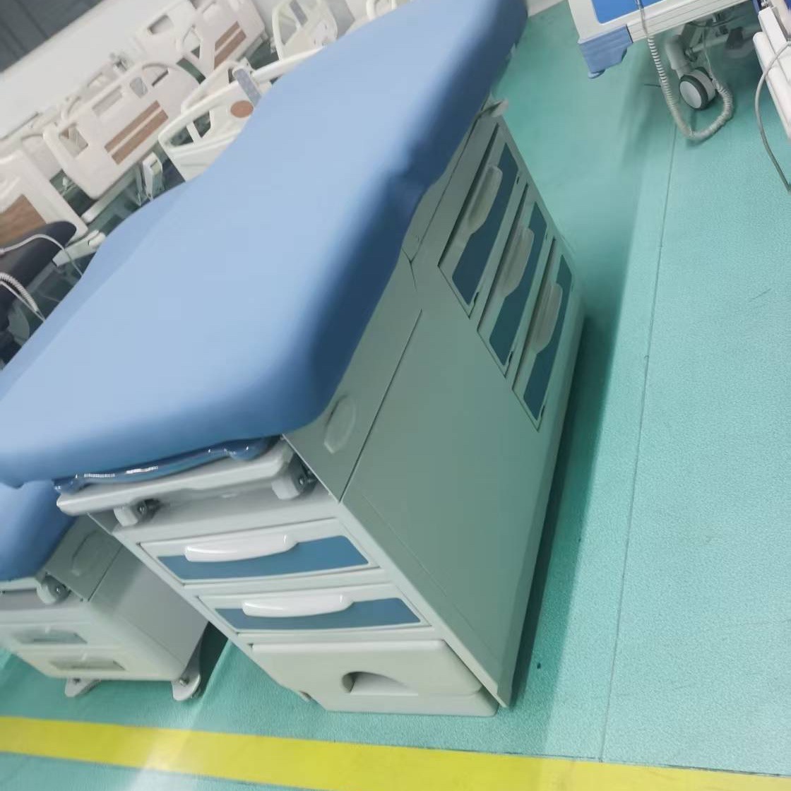 Cama de examen ginecológico americana, cama de diagnóstico hospitalario con cajón, cama de examen ginecológico con pedal, cama de diagnóstico ginecológico multifuncional image 4