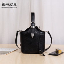 ����ʽ��ϞƤ�˻@�Ӱ�Ů�߼��Џ͹ų��KˮͰ����ɫ�ٴ�μ�б���