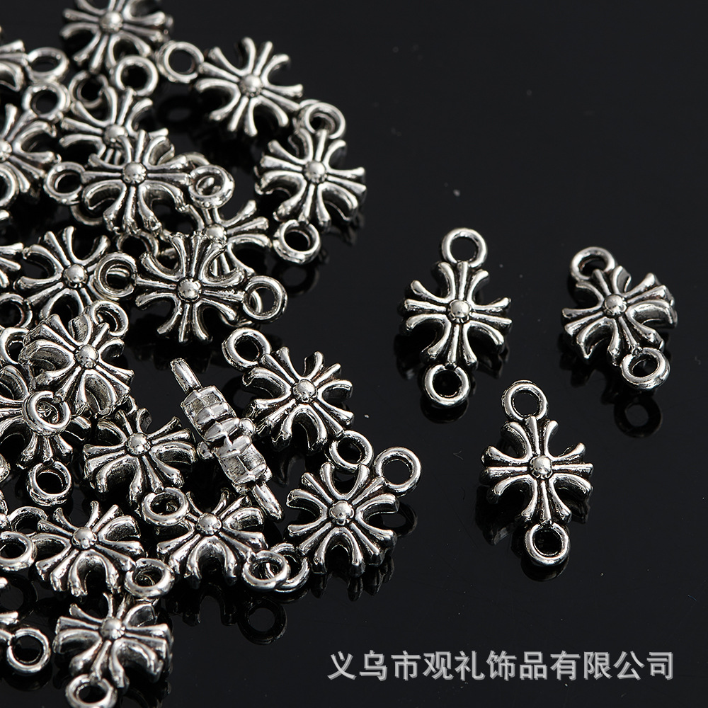 Retro clásico Croce Heart Cross agujero recto plata antigua plata tibetana plata brillante aleación de material diy accesorios espaciador de perlas