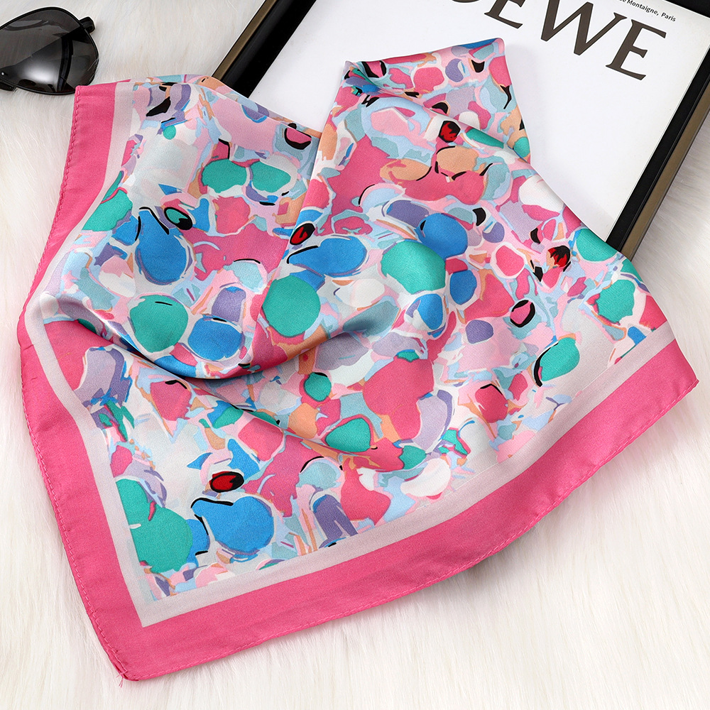 Niñas japonesas 70 pañuelos de seda de imitación pañuelos de seda de vitalidad diaria para usar pañuelos cuadrados de cuello de todo fósforo de reducción de edad de moda al por mayor