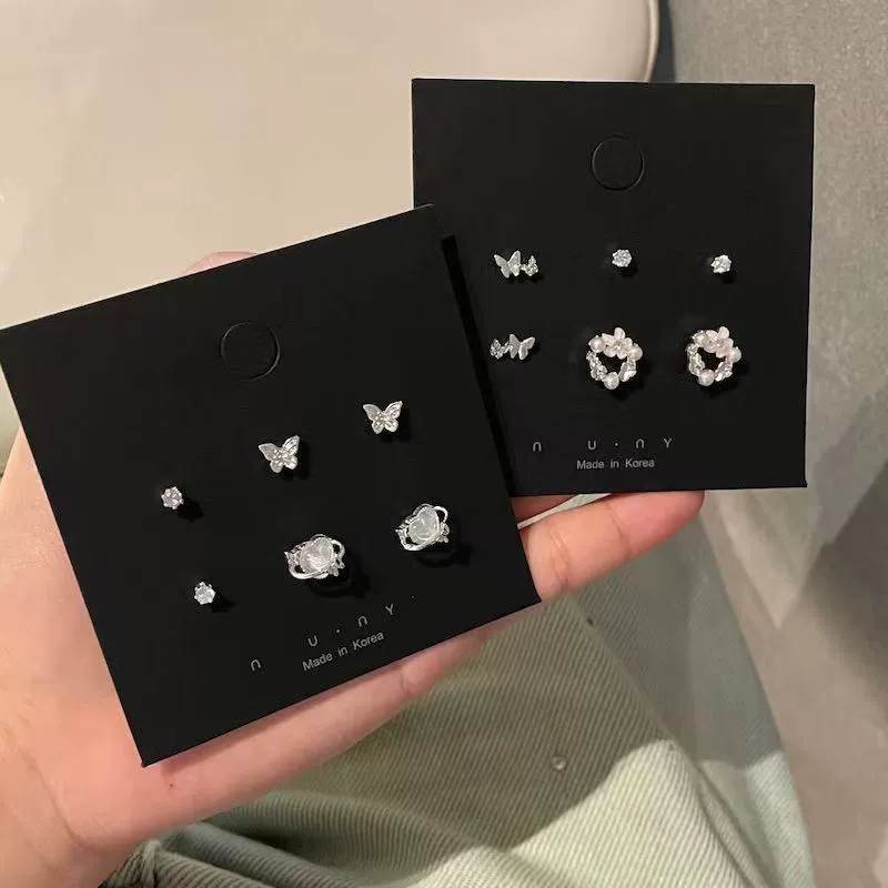 Sophisticated earrings, small universal set, flowered, simple and elegant design
