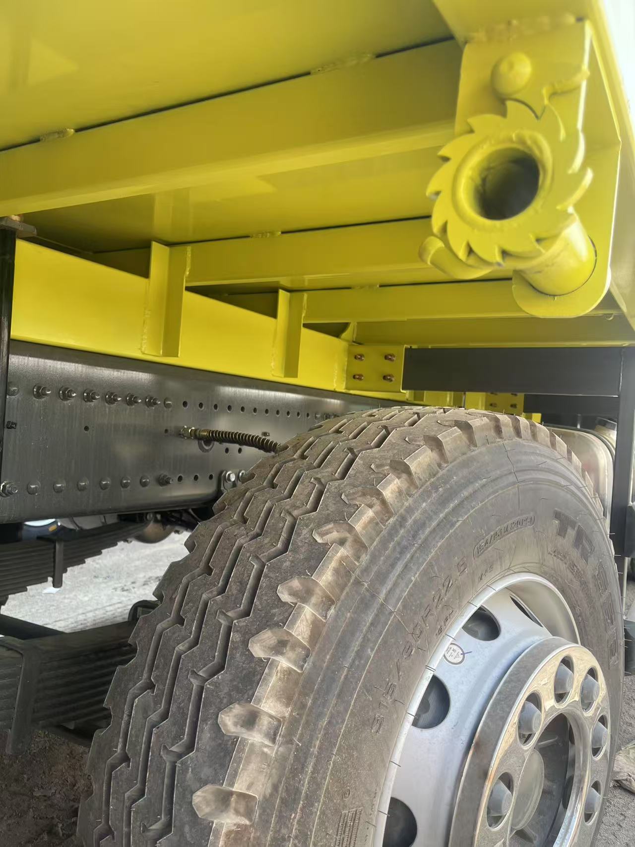 Two Xcmg 20-Ton Cranes, Howo Dump Trucks, Shaanxi Automobile, Debao, Hongyan, Jieshi Wide-Body Mining Vehicles, Dongfeng Tianlong Kc for Purchase