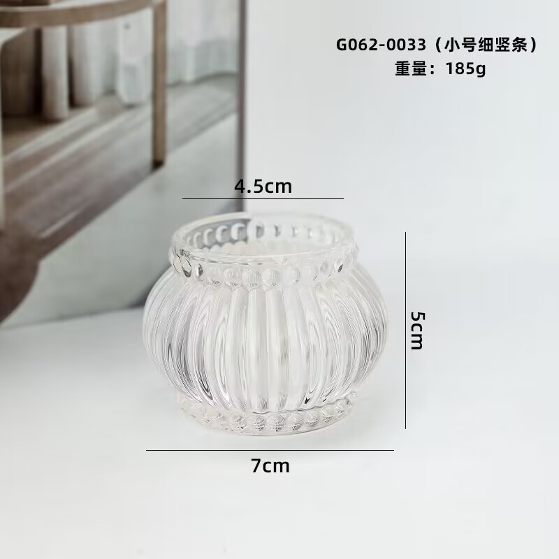 ヨーロッパの国境を越えた家庭装飾食卓のオレンジ色のガラス球体キャンドルカップにロマンチックなウェディング結婚式の燭台を飾る|undefined