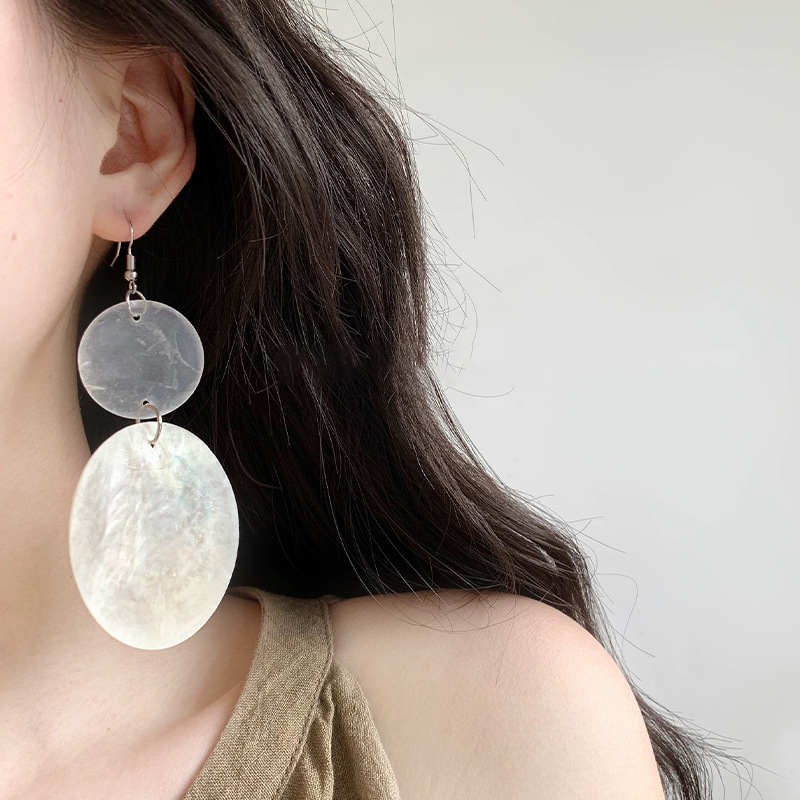 Bohemian Seaside Vacation Style Exaggerated Round Shell Earrings, Elegant and Face-Slimming, Unique and Fashionable Earrings