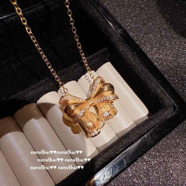 Matte pendant with bow with zircon