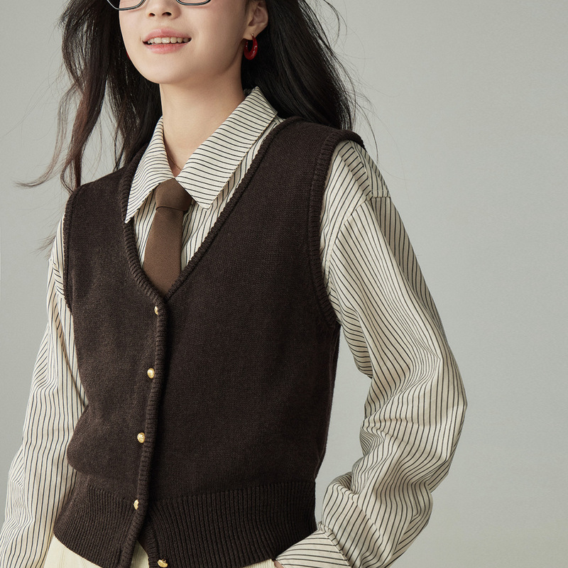 Autumn and Winter French Intellectuals Wearing Sweater Vest Women's Retro Temperament Basic All-match Knitted Vest Autumn and Winter French Intellectuals Wearing Sweater Vest Women's Retro Temperament Basic All-match Knitted Vest