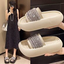 �W��ˮ�һ����Ů�ě�Ь�����������Ь�r���ɸ���ɳ��Ь