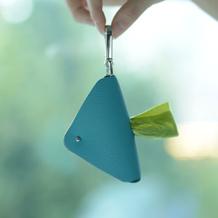 Japanese and Korean Style Fresh Pu Leather Dog Poop Bag with Hanging Leash, Triangular Pet Poop Bag, Portable Poop Bag