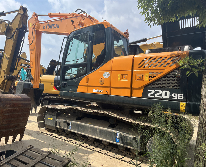 Exportación de Malasia industrial / agrícola gran excavadora Hyundai 220 - 9 305 - 9 de segunda mano