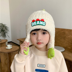 秋冬の子供の耳保護帽子が可愛いです。
