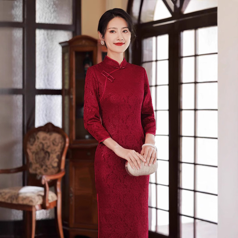 Wine Red Cheongsam Wedding Banquet Mother Suit Toasting Suit Western Style Young Slim-fit Mid-length Over-the-knee Autumn and Winter Large Size