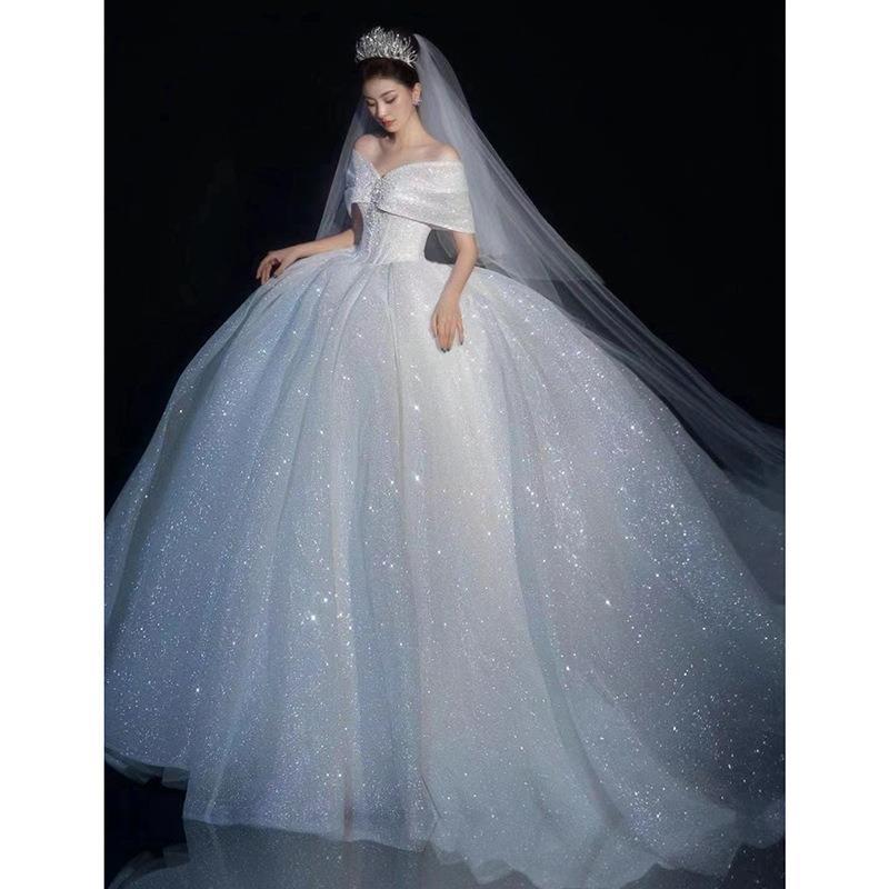 Off-hombro vestido de novia principal 2024 Nueva novia francesa pequeña corte retro Hepburn estilo cola grande hilo