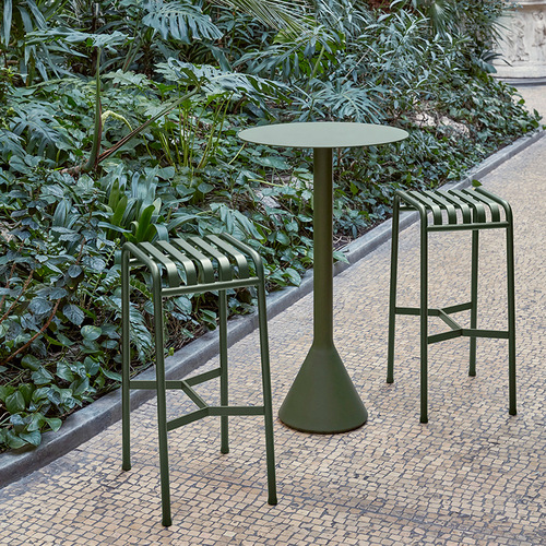 Simple courtyard outdoor furniture, colorful ironwork, open-air leisure balcony coffee and milk tea shop, trendy small table and chair set