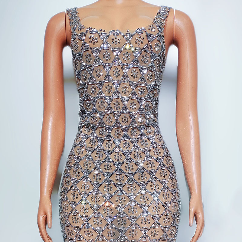 Elegante abito da sera lungo con decorazioni in cristallo_voghion.com