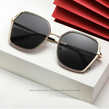 �r�г����߼��к�ɫ��߅��̫��R�羳�����⾀�@ĘС�n����߅ī�R