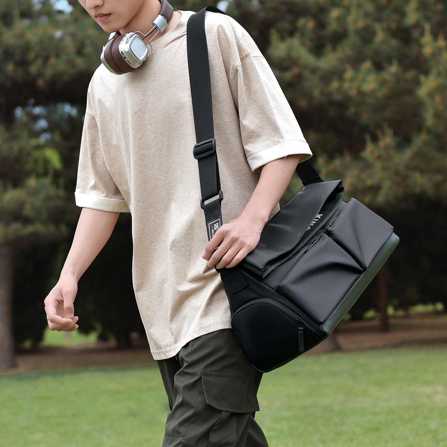 Large-capacity portable gym bag, multi-functional and practical travel bag, unisex, dry and wet separation storage bag, sports bag