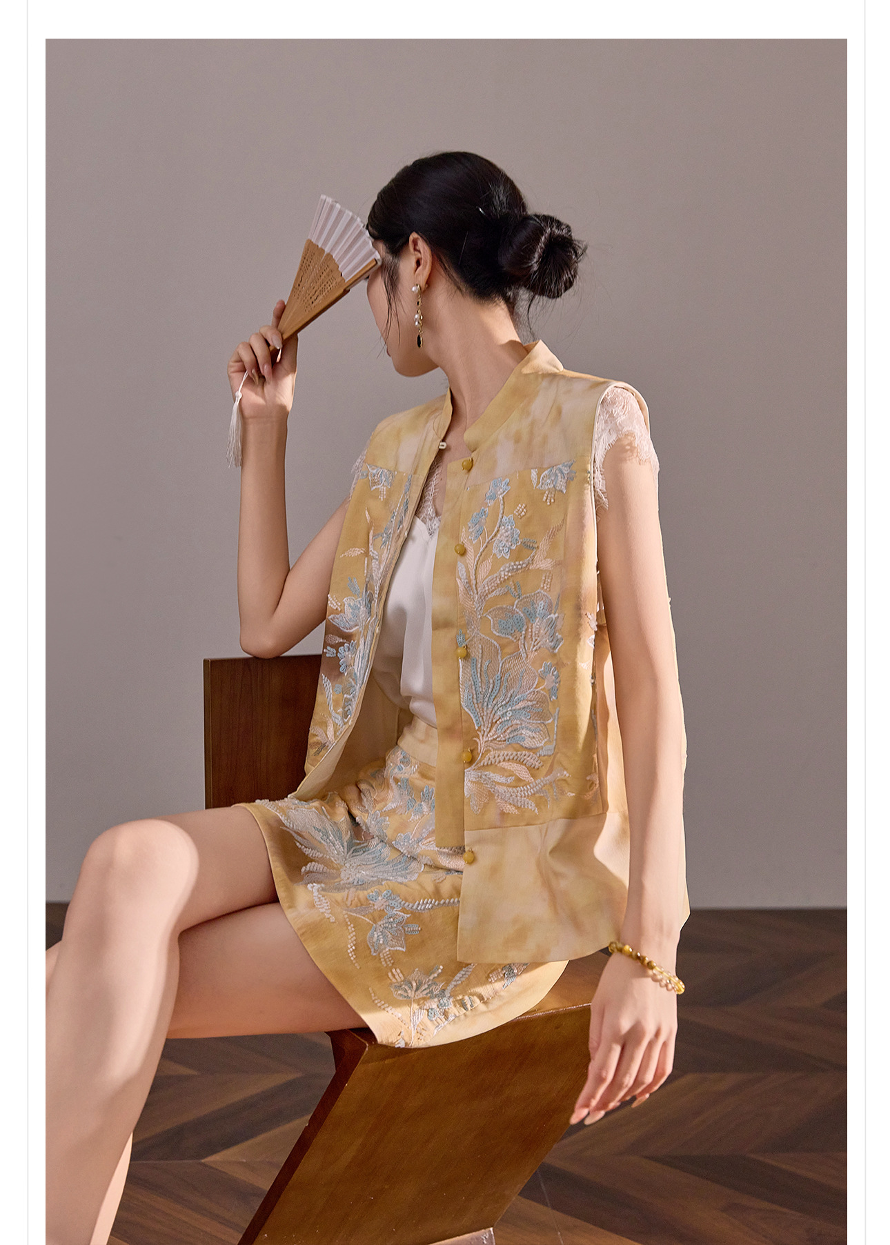 Bộ vest chân váy cổ đứng thêu họa tiết nặng cao cấp mùa hè ZX N6005 — áo vest màu vàng, váy màu vàng, váy xanh chi tiết 18