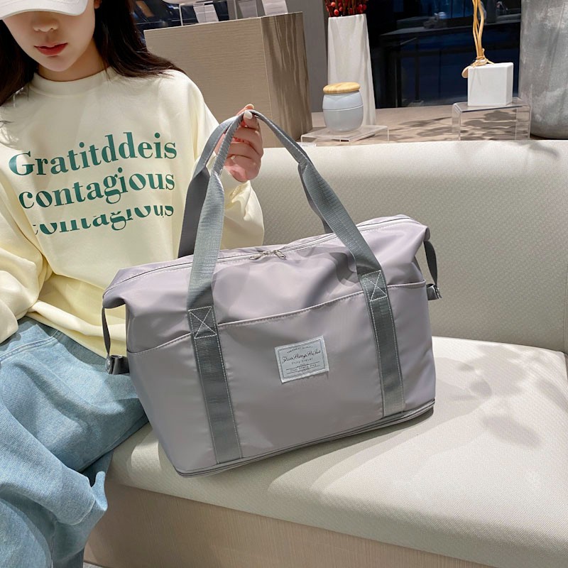 Capacious travel bag