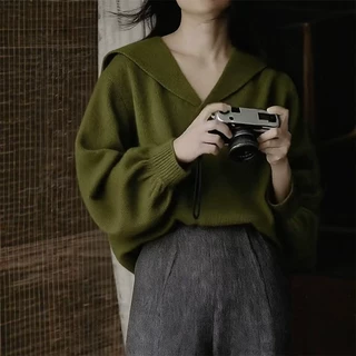 YS高级感老钱风复古v领针织衫女秋冬内搭毛衣慵懒风海军领上衣