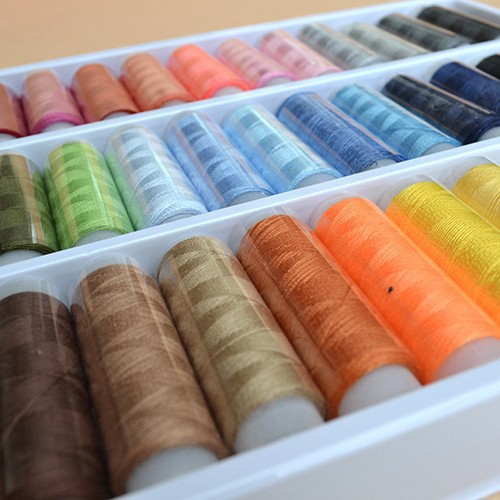 Versión promocional de color fijo 39 colores para el hogar 39 colores juego de hilo de coser ventas directas de fábrica