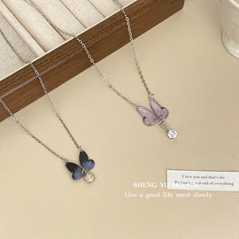 项链;耳钉;手链